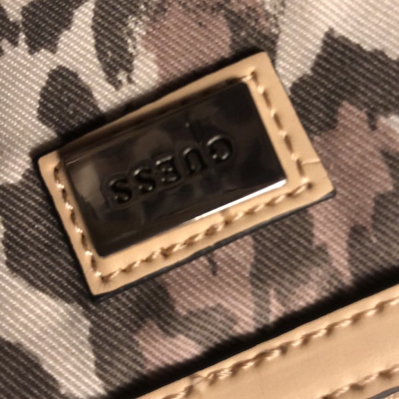 NEW Guess Black Hand Wristlet Bag Leopard Lining - Picture 6 of 8